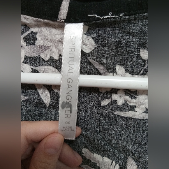 Spiritual Gangster OS beautiful floral kimono - Picture 2 of 6